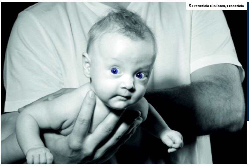 Billede af baby på arm