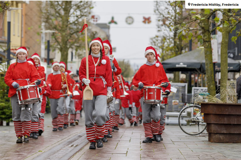 Billede af 6. juligarden i nissetøj