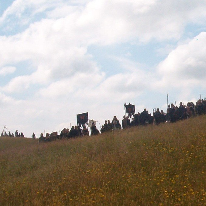 Unge rollespillere er klædt ud som orker, trolde og troldmænd